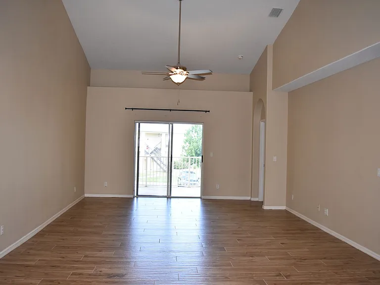 1040 Venetian Dr #203 — Photo 9