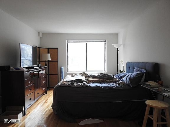 4th image of 207 E 30th St APT 4B