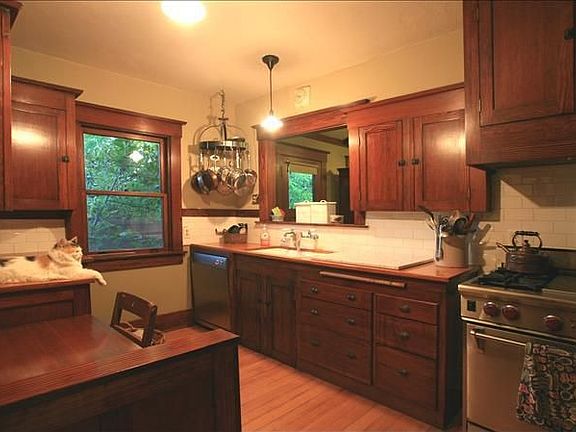 4th image of 1165 N Michigan Ave