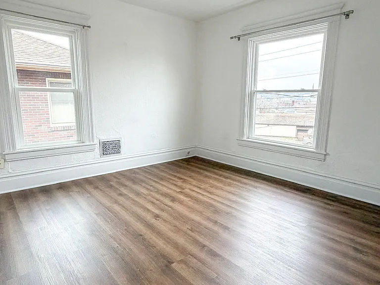 503 Tremont Ave S — Photo 10