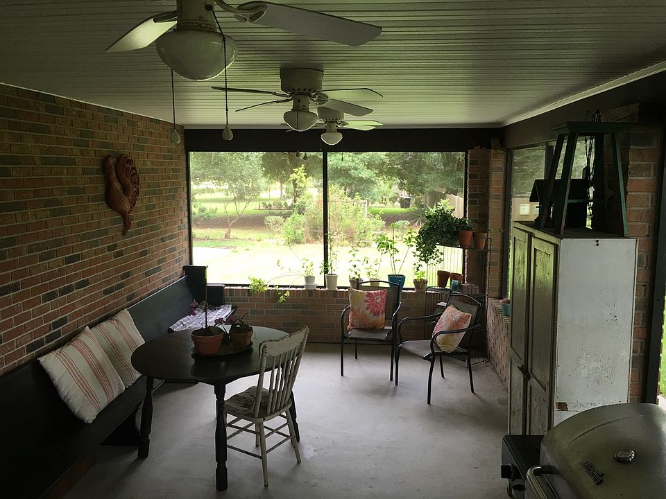 Screened In Back Porch