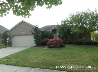 21238 Raintree Dr, Macomb, MI 48044