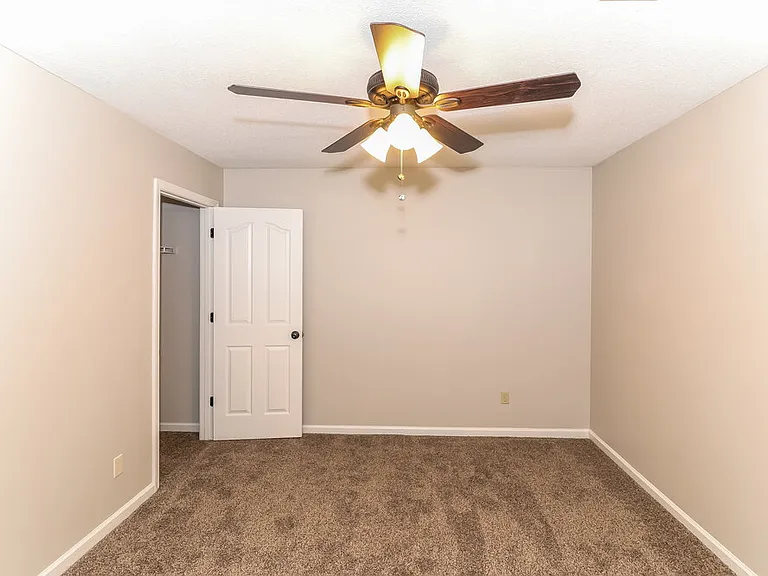 7456 Jennifer Dr — Photo 11