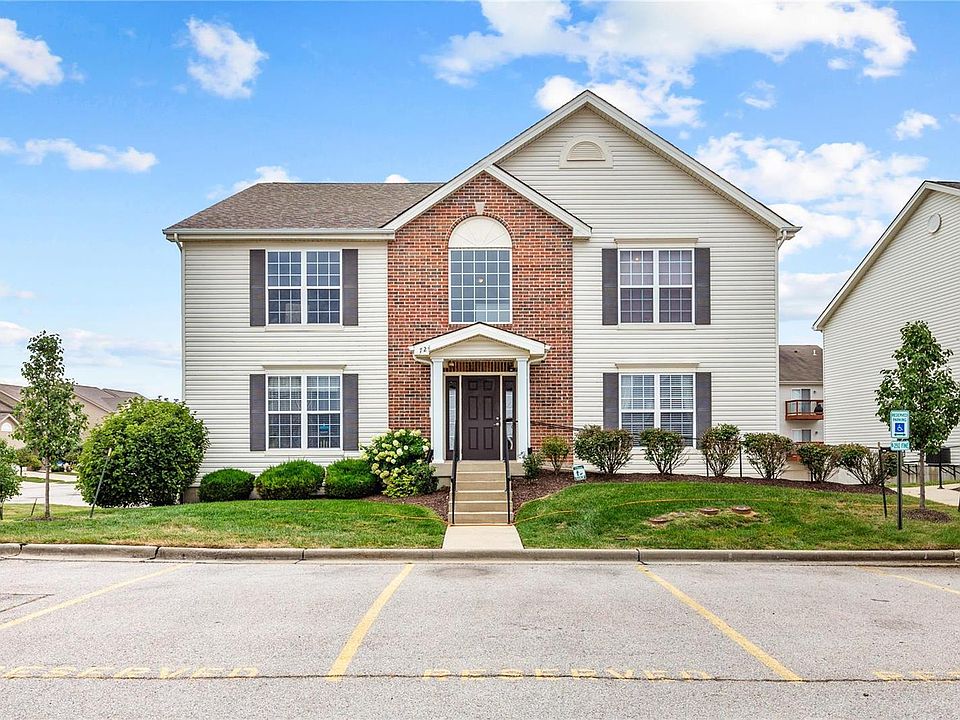 1st image of 724C Harbor Woods Dr