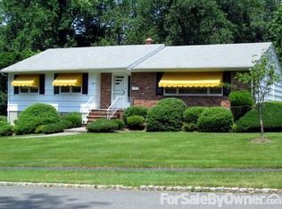 11 Crossbrook Ln, West Caldwell, NJ 07006