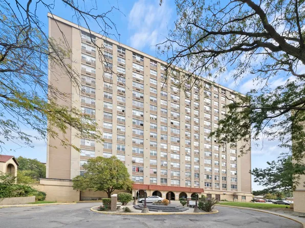 4315 W 76th St #403, Chicago, IL 60652