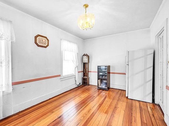 5th image of 76 Howard St