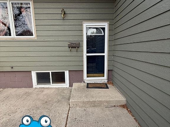 3rd image of 1001 11th St SE