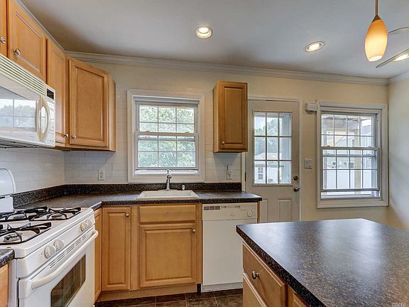 4th image of 15 Crescent St