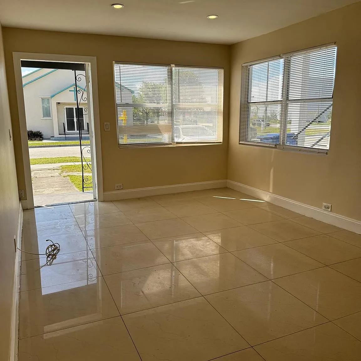 2 bed, 1.0 bath, 1440 sqft, $1,700 — Photo 4