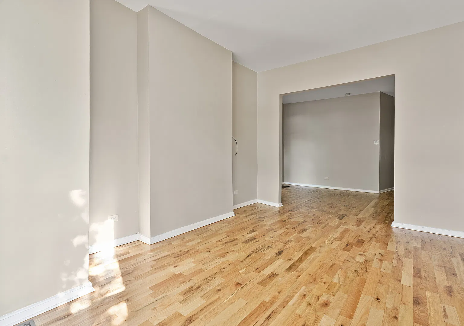 3 bed, 877 sqft, $1,800 — Photo 4