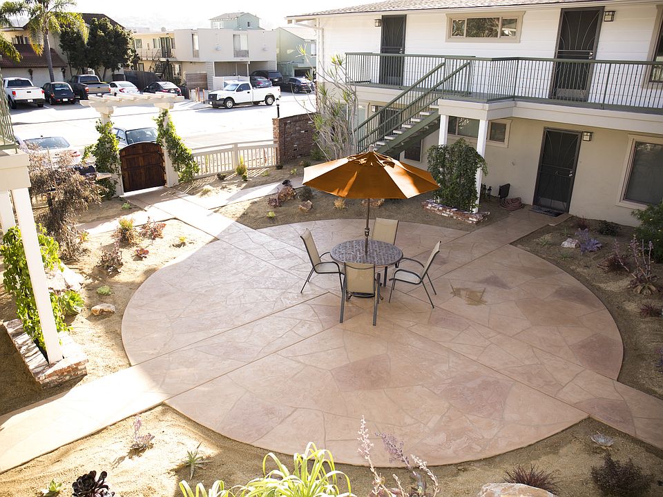 Patio sitting area in courtyard at Harbor Villa Apartments in San Diego, California.