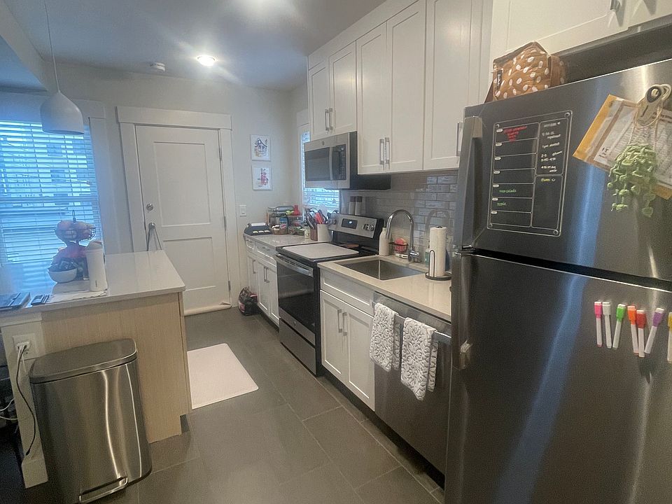 1st image of 208-210A Banks St #2