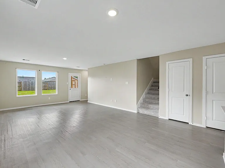 21154 Vercelli St — Photo 9