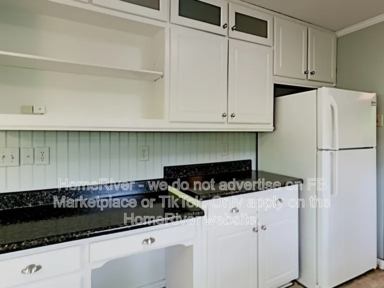 2551 Hunton Ct NE — Photo 3