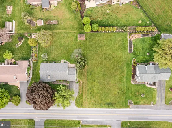 79 N Church St SW, Ephrata, PA 17522