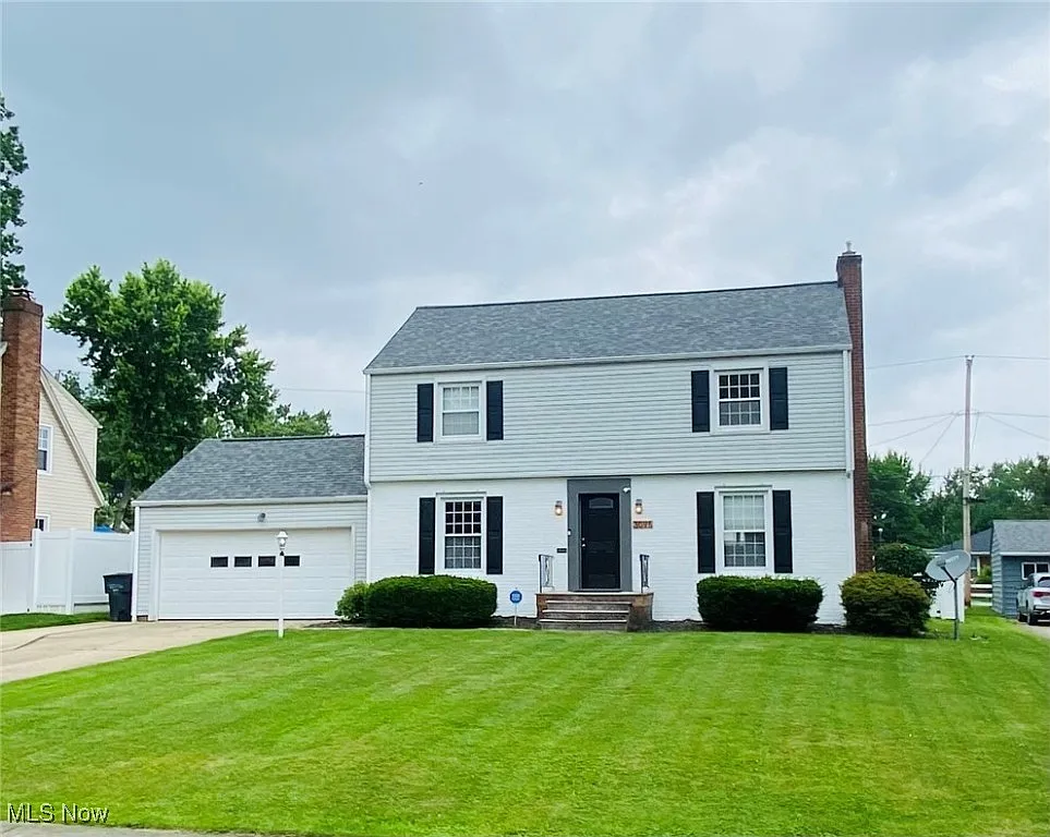 3095 Foster Dr NE photo 1