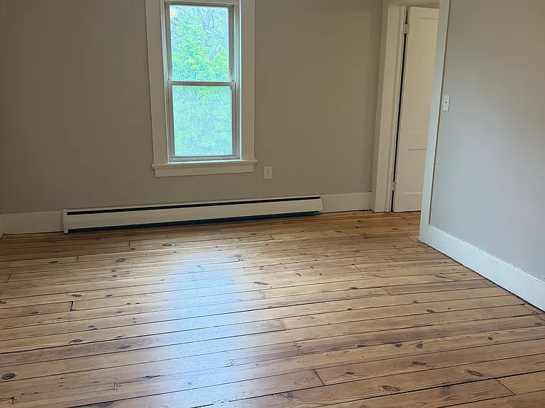 124 Huguenot St #201 — Photo 8