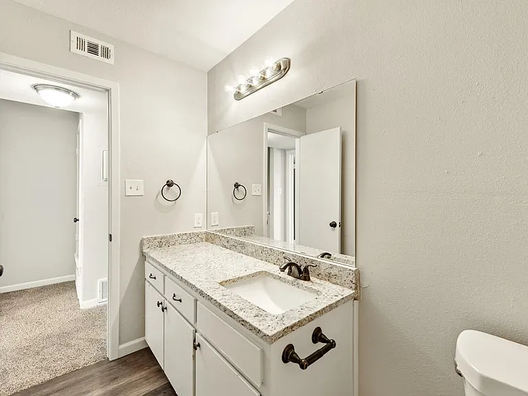 7700 Chapin Rd #5 — Photo 11