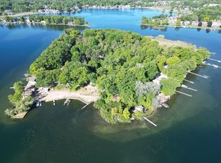 13014 Fenton Sq, Fenton, MI 48430