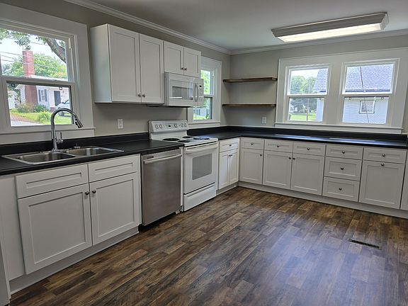 2nd image of 198 Spring St