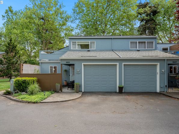 1501 NW Eastbrook Ct, Beaverton, OR 97006