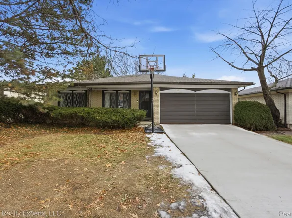 2956 Charity Dr, Sterling Heights, MI 48310