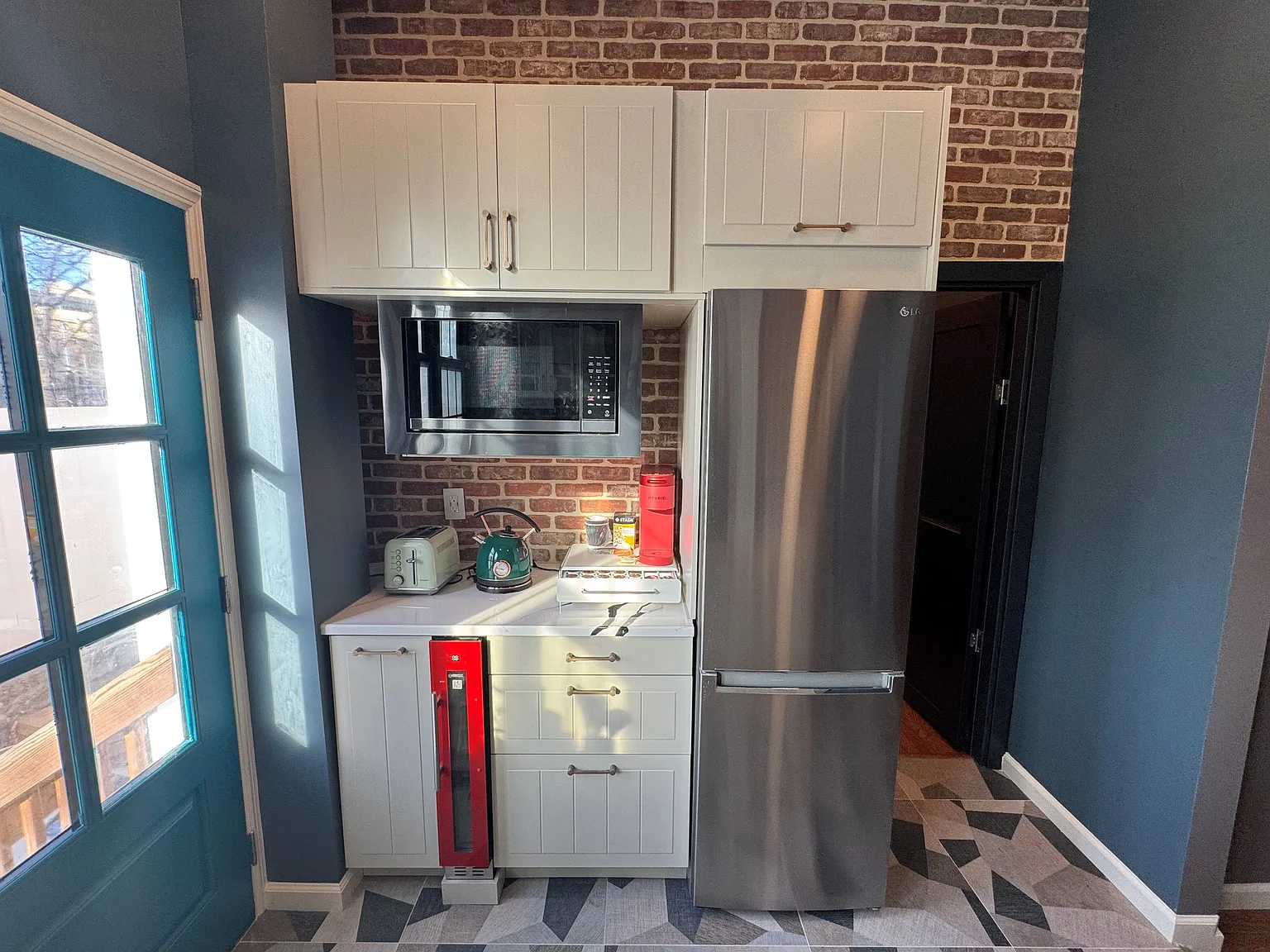 2 bed, 950 sqft, $5,900 — Photo 2