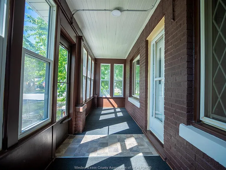 3615 Bloomfield Rd — Photo 2