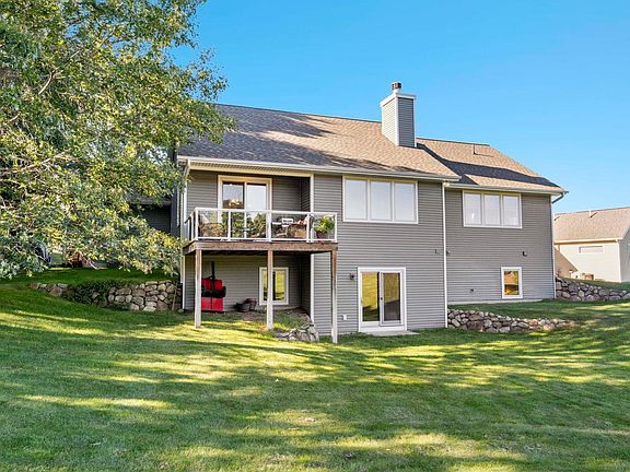 4th image of 266 Farm Ln