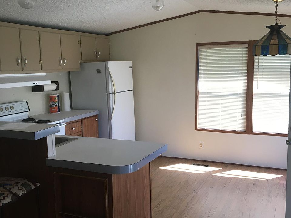 2nd image of 722 Grand Ave