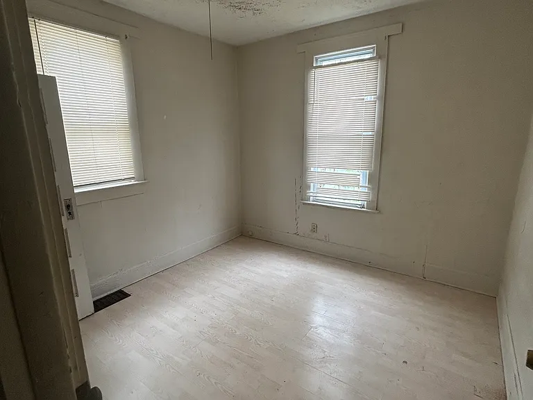 1161 S Bedford Ave — Photo 4