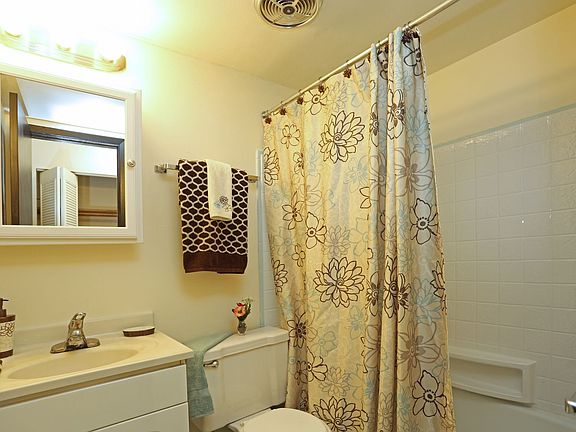 4th image of 2130 University Ave APT 5