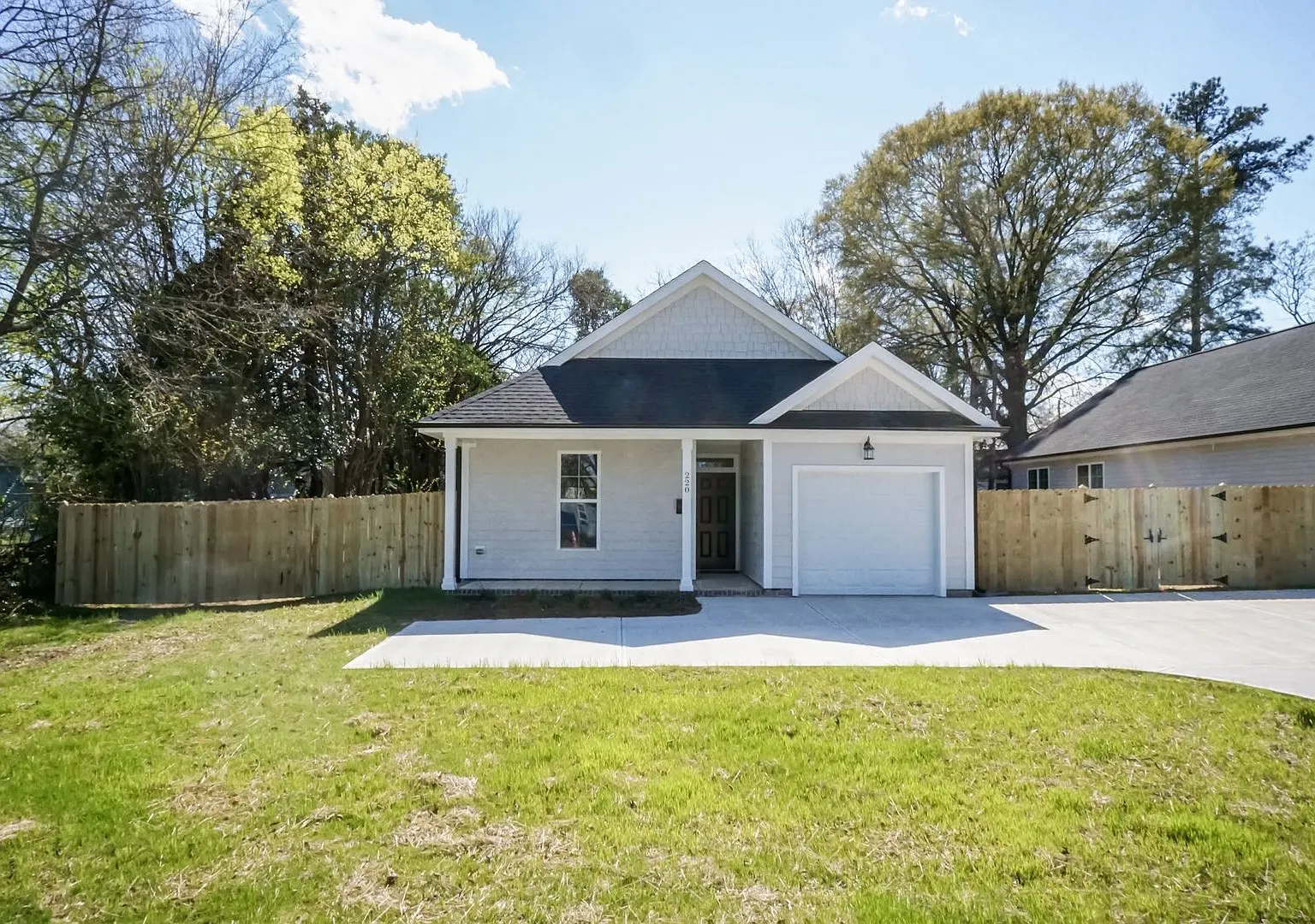Three Bedroom Home! — Photo 2