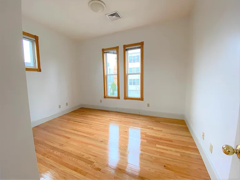 183 Columbia St #301 — Photo 4