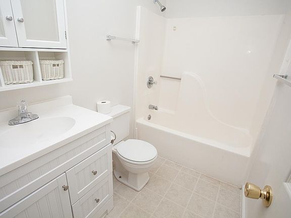 3rd image of 1119 Reservoir St APT A