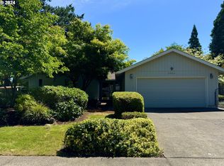 9560 SW Saddle Dr, Beaverton, OR 97008