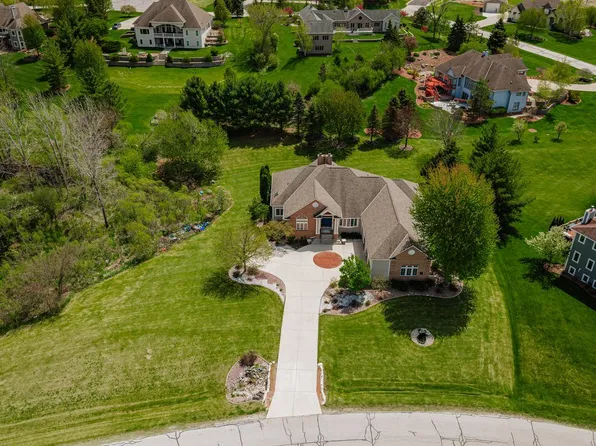 W251S5204 Poppy Fields ROAD, Waukesha, WI 53189