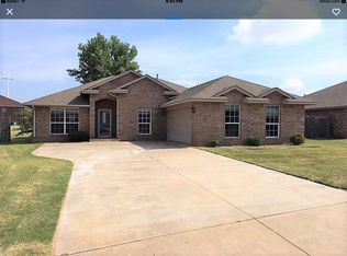 731 E Pointe Court Ln, Mustang, OK 73064