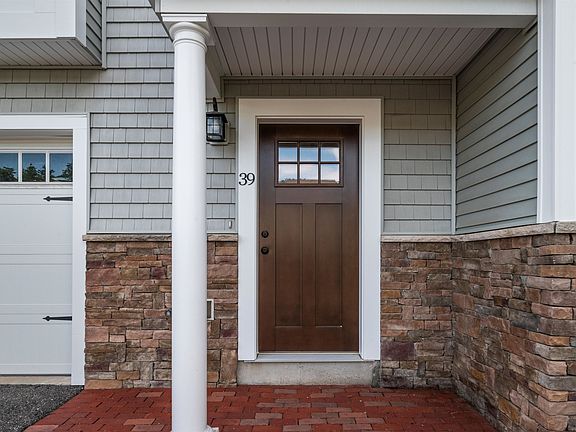 3rd image of 39 Acadia Lane
