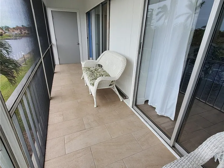828 Victoria Dr #B14 — Photo 22