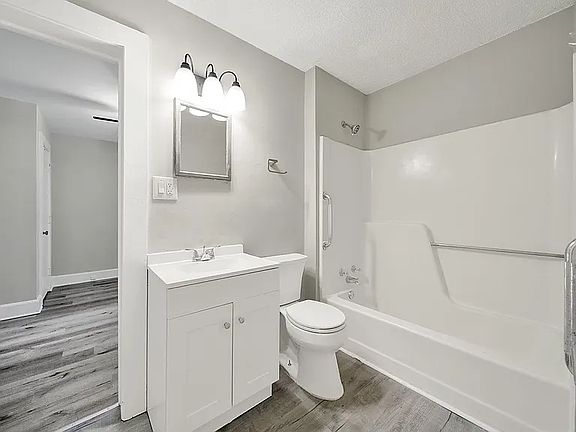 3rd image of 714 Lucas St