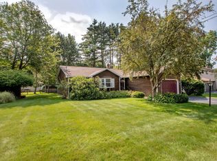 21 Kensington Ter, Lewiston, ME 04240