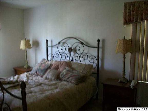5th image of 977 Thornbury Lane #A