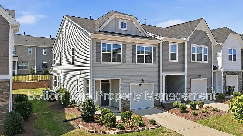 3 bed, 2.5 bath, 1754 sqft, $2,045 — Photo 4