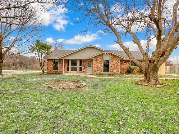 2nd image of 102 Wagon Wheel Ln