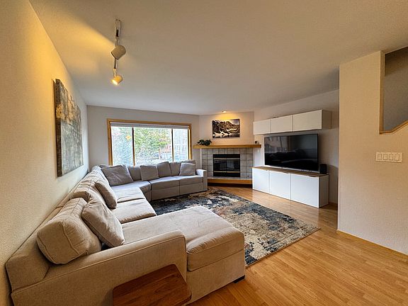 5th image of 718 Meadow Creek Dr APT C