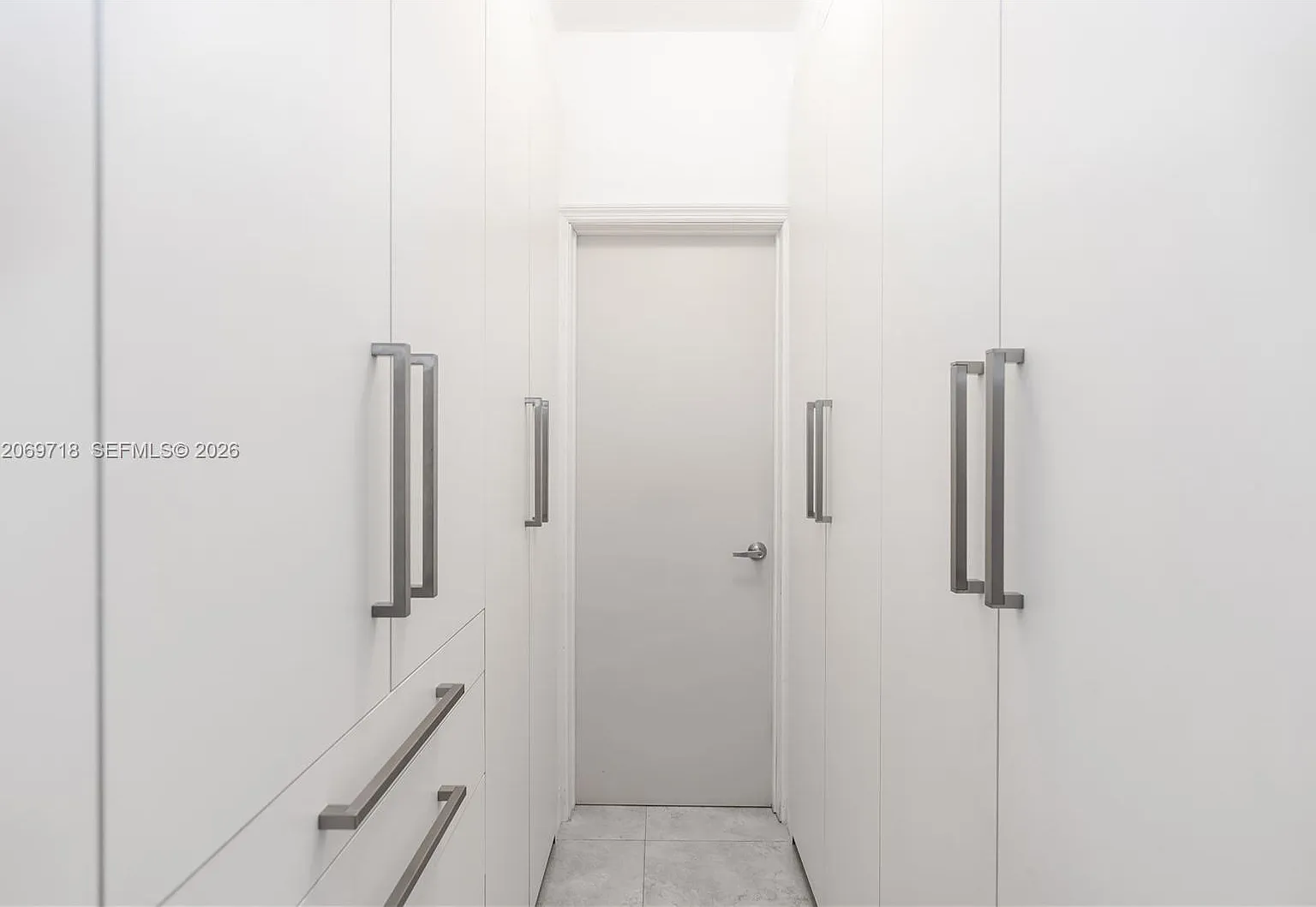 3 bed, 1190 sqft, $3,300 — Photo 3