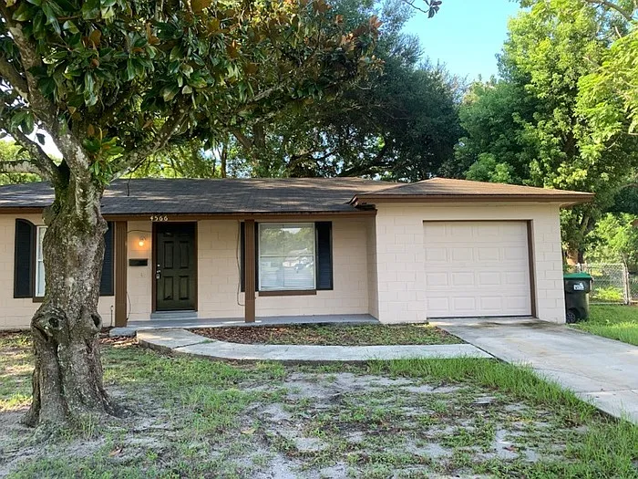 4566 Chateau Rd — Photo 2