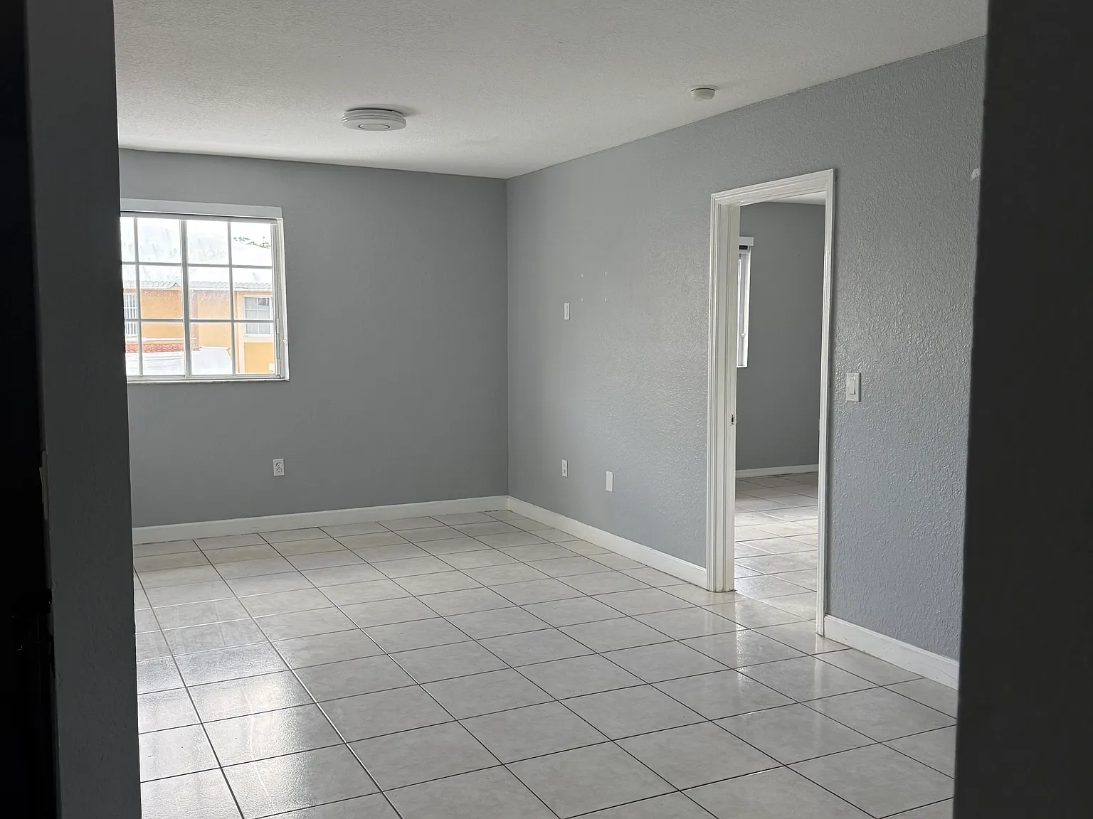 2 bed, 870 sqft, $2,200 — Photo 4